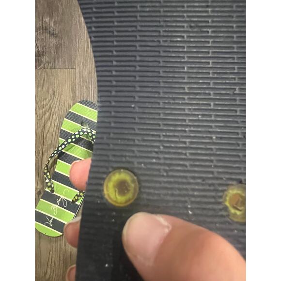 Vera Bradley Flip Flops - Picture 2 of 3